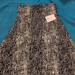 NWT LLR LuLaRoe Azure skirt size L